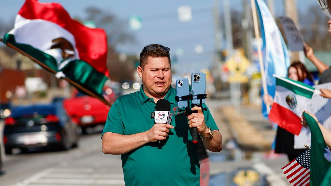Mario G.: Salvadoran journalist held 100 days in solitary, then deported