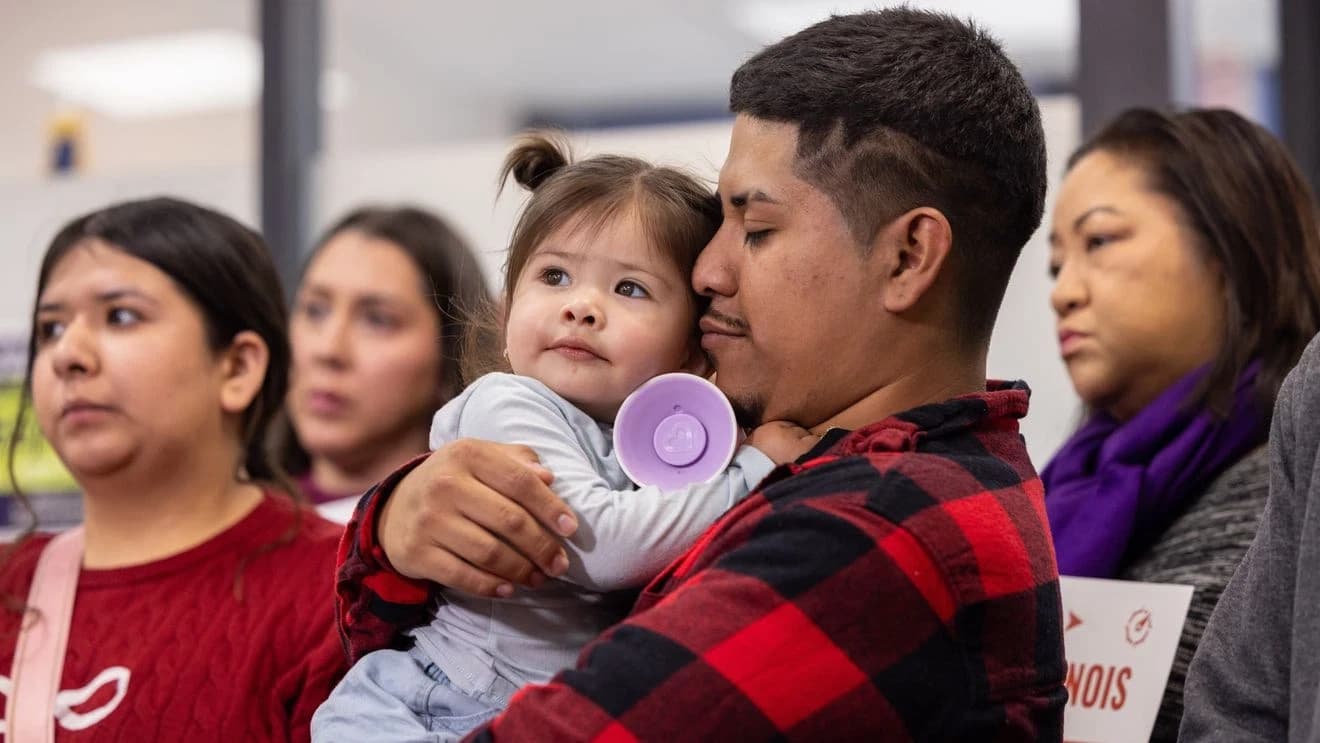 Rafael V.: 1-year-old girl and father allegedly pepper-sprayed by ICE near Chicago