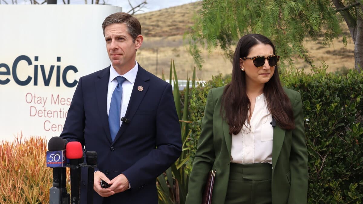 ICE imposes new restrictions on congressional visits to detention facilities
