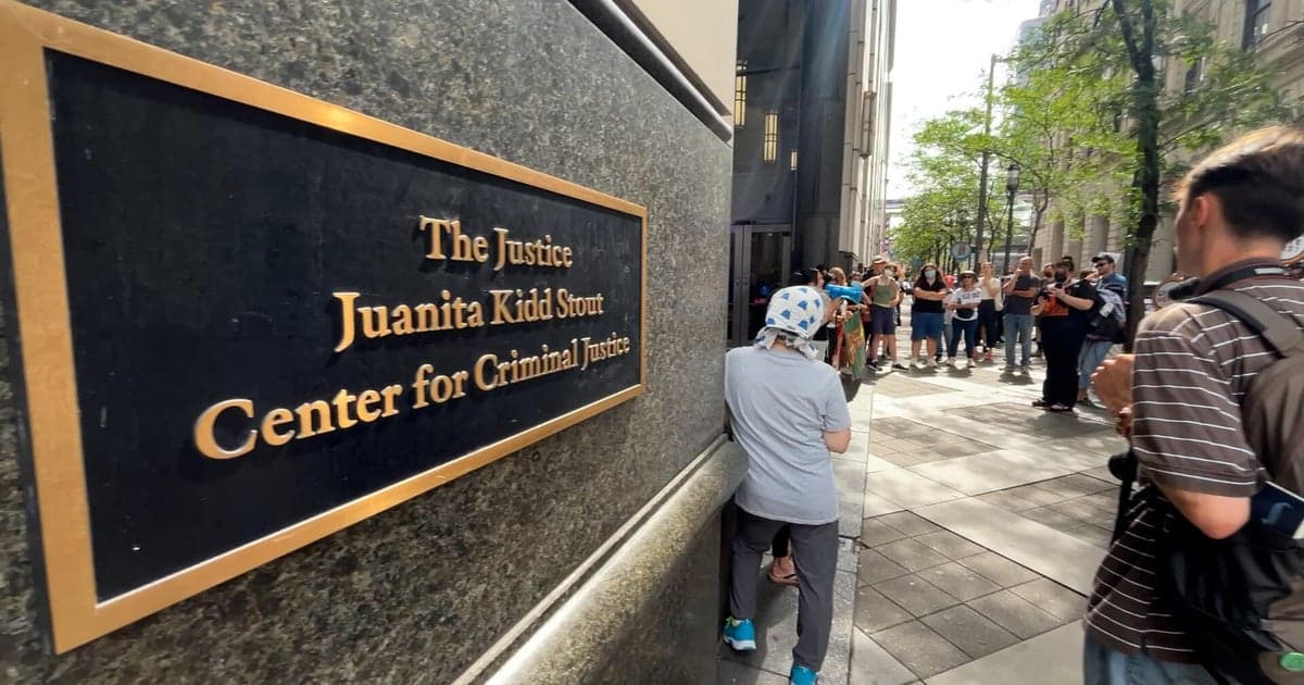 Man tackled by plainclothes ICE agents leaving Philadelphia courthouse