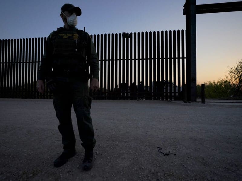 Bayartulga A.: Deaf Mongolian asylum seeker held by ICE, denied sign language interpreter