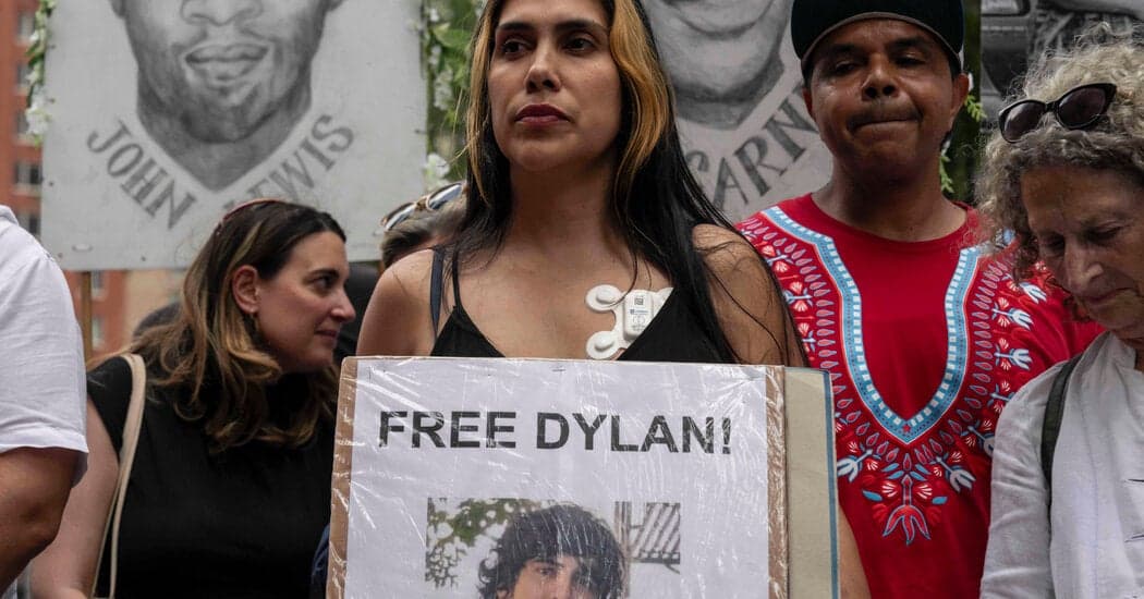 Joselyn C.S.: Ecuadorean student detained 10 days by ICE without menstrual products
